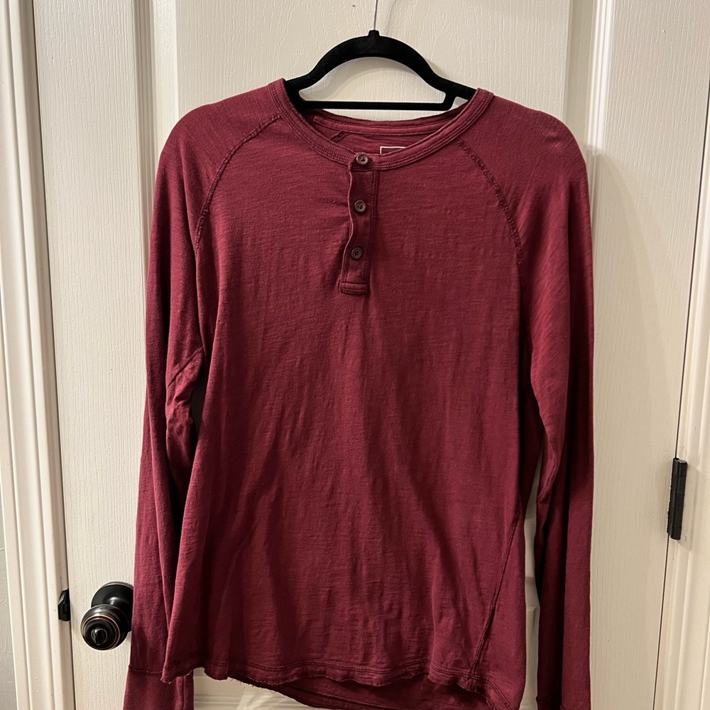 Men's GAP Burgundy Henley Shirt.  Size S